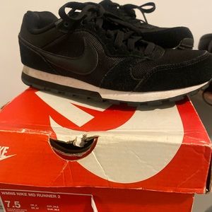 nike women’s md runner 2 !!